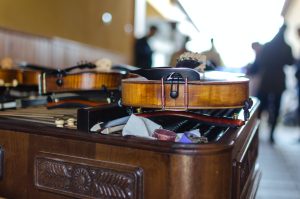 Read more about the article American Made Violins: A Guide to Quality and Craftsmanship